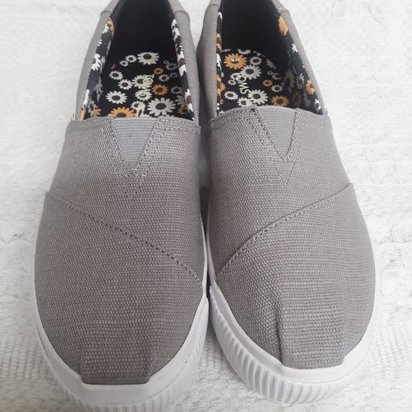 Toms Shoes - Grey Toms size 8
